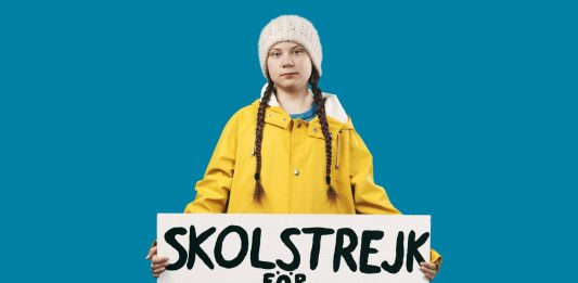 La scrittura dell’attivista Greta Thunberg diventa un font La giovane attivista per il clima Greta Thunberg, munita del cartello che segnala la sua protesta. Credits: AORTA