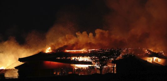 In Giappone, l’antico castello di Shuri è stato distrutto da un incendio