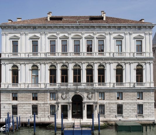La storia di Palazzo Grassi, tra moda e arte, raccontata dai protagonisti