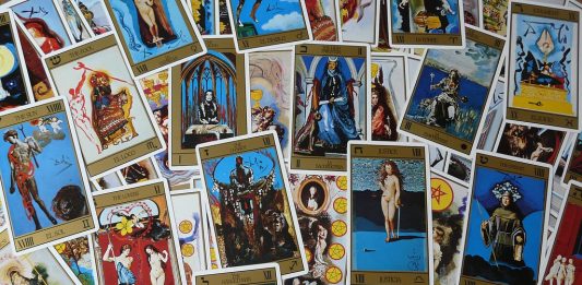 Taschen pubblica i tarocchi di Salvador Dalì I tarocchi di Salvador Dalì