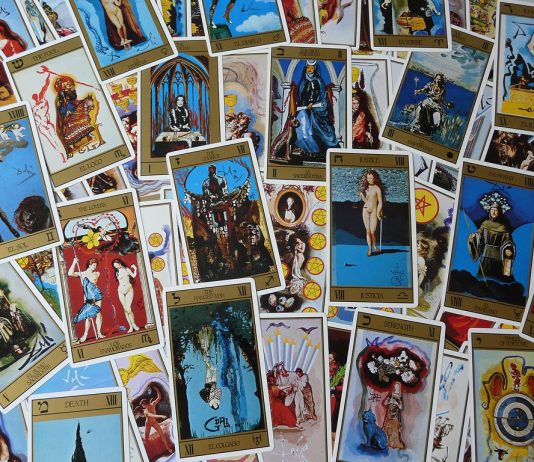 Taschen pubblica i tarocchi di Salvador Dalì I tarocchi di Salvador Dalì