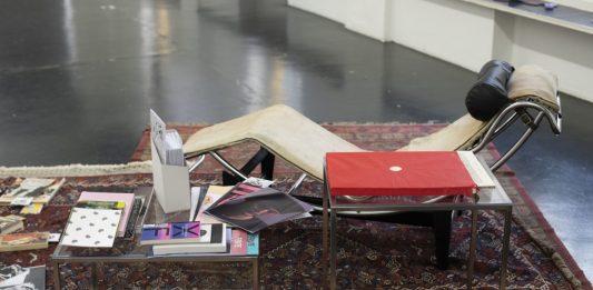 Scrittura, questione di intimità: Walter Siti tra le opere di Otto Zoo, a Milano