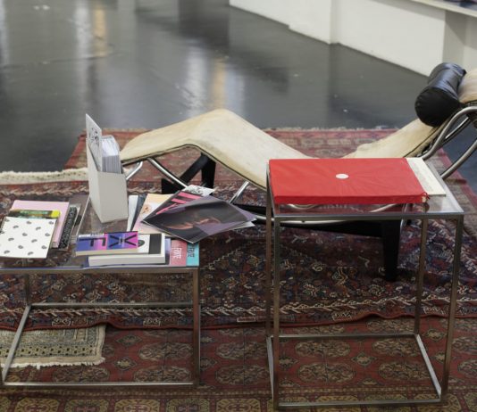 Scrittura, questione di intimità: Walter Siti tra le opere di Otto Zoo, a Milano