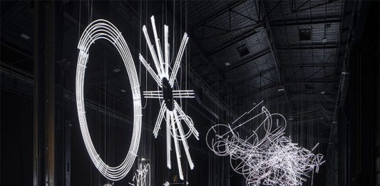 Cerith Wyn Evans trasforma la gestualità in luce Cerith Wyn Evans hangar bicocca