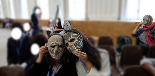 Cosa metterai a Party Exhibition? A Berlino, una mostra da indossare