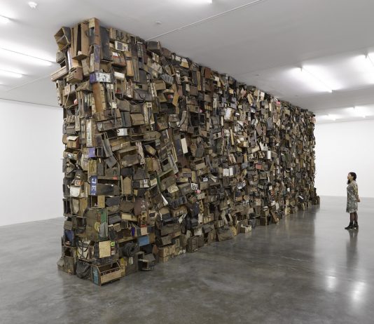 Anche gli investitori amano l’arte? Ibrahim Mahama, Non-Orientable Nkansa, 2017, dimensioni variabili