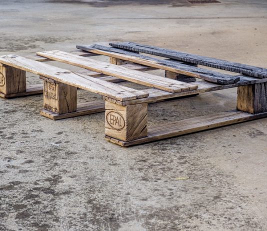 A Varese le sculture di Valeria Vaccaro, tra legno apparente e marmo Valeria Vaccaro Varese