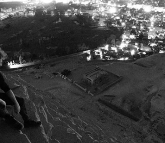 Pugno duro dell’Egitto: carcere e multe per chi scala le Piramidi