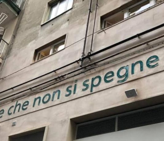 La luce di Bianco-Valente per la Casa di Vetro di Forcella Bianco-Valente per la Casa di Vetro a Forcella