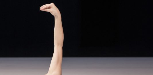 Voci e corpi di Yasmine Hugonnet, in una dimora storica di Bologna