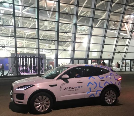 Nella notte delle arti a bordo di una Jaguar, grazie ad Artissima