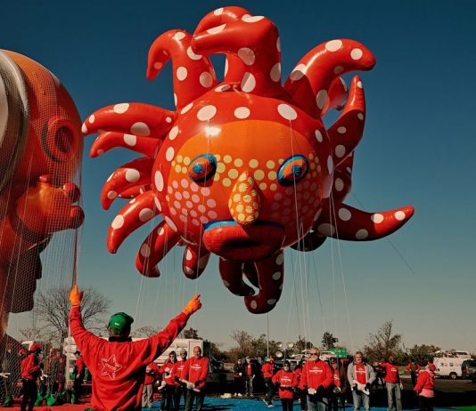 Un pallone volante di Yayoi Kusama per la Festa del Ringraziamento