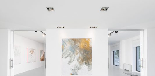 Da Martina’s Gallery, pittura e scultura per raccontare presenza e assenza