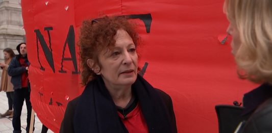 Nan Goldin contro Sackler: la protesta travolge il Victoria & Albert