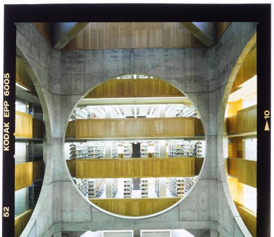 Architettura, silenzio e luce. Louis Kahn nelle fotografie di Roberto Schezen