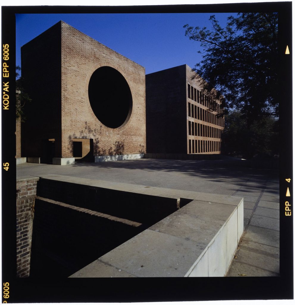 Louis Kahn, Indian Institute of Management, Ahmedabad, Gujarat, India Photo: Roberto Schezen, 2001 circa Courtesy: Fondazione MAXXI