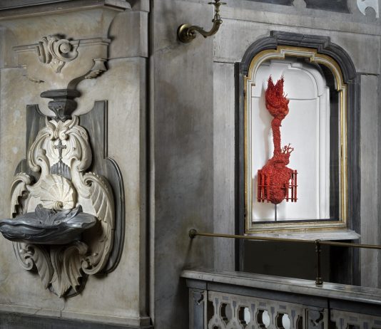 Amore e follia: il corallo rosso di Jan Fabre al Pio Monte di Napoli