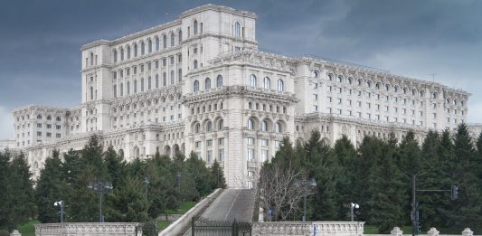Bucarest, trent’anni dopo Ceausescu. Tour nella Capitale delle contraddizioni bucarest