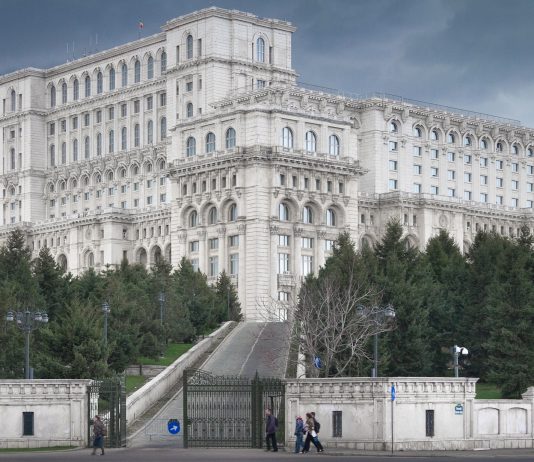 Bucarest, trent’anni dopo Ceausescu. Tour nella Capitale delle contraddizioni bucarest
