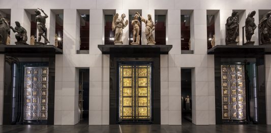 Le tre porte del Battistero di Firenze tornano insieme, al Museo del Duomo Immagine finale delle tre porte del Battistero di Firenze nella Sala del Paradiso del Museo dell’Opera del Duomo; Courtesy: Opera di Santa Maria del Fiore, Firenze, FOTO Claudio Giovannini/CGE
