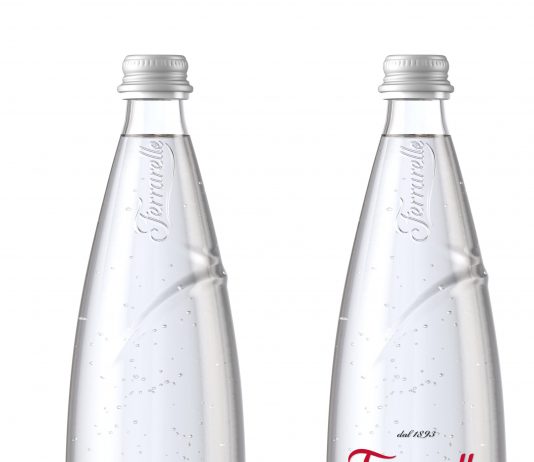 Stay Liquid, e se lo dice lui. Roxy in The Box per le bottiglie Ferrarelle