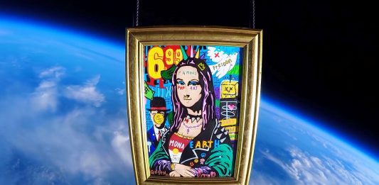 Un artista francese ha spedito una Monna Lisa cyberpunk nello spazio
