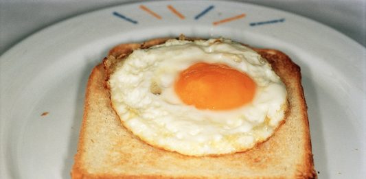 Natura in posa: a Treviso, la storia dello still life, dalla Vanitas a LaChapelle Martin Parr, SPAIN. Benidorm. 1997. © Martin Parr/Magnum Photos