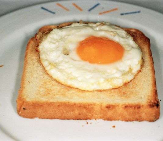 Natura in posa: a Treviso, la storia dello still life, dalla Vanitas a LaChapelle Martin Parr, SPAIN. Benidorm. 1997. © Martin Parr/Magnum Photos