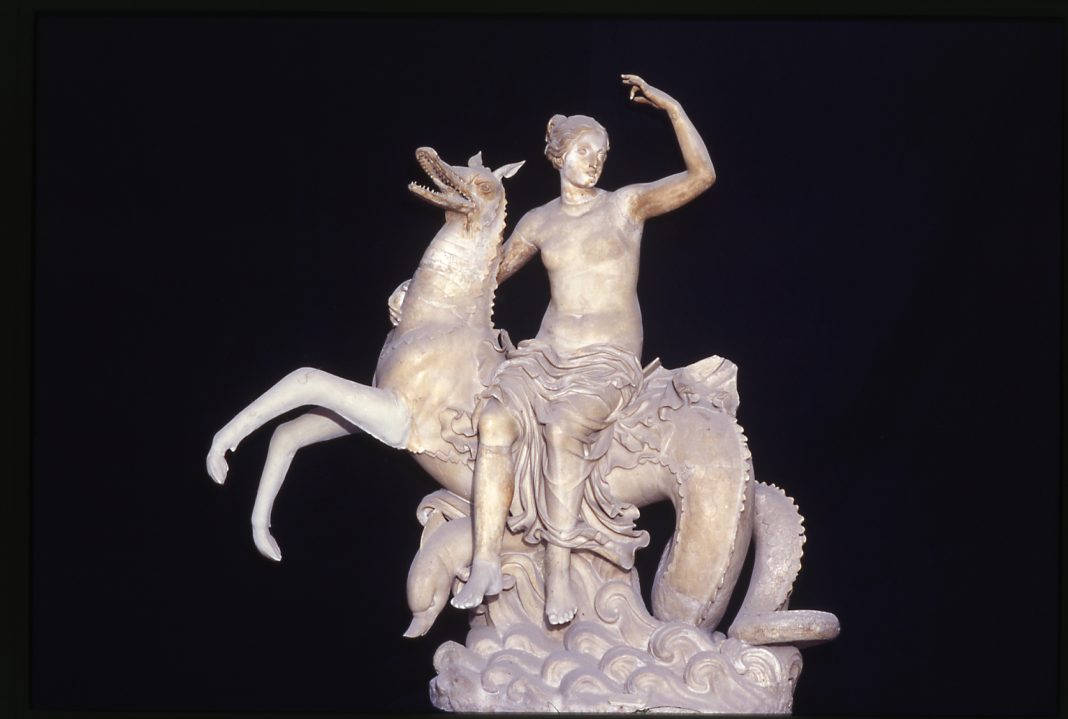 Thalassa. Meraviglie sommerse dal Mediterraneohttps://www.exibart.com/repository/media/2019/12/Thalassa.-Nereide-su-pistrice-da-Villa-del-pauslypon-età-augustea-MANN-1068x719.jpg