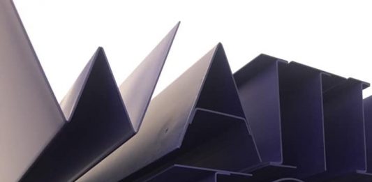 Parole in attesa nello spazio, per la mostra di Artan da Crac Gallery, a Terni