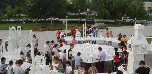 La città Lego di Olafur Eliasson per Fondazione Trussardi