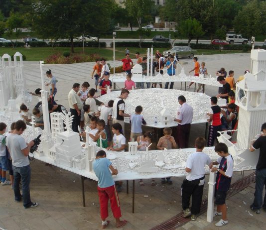 La città Lego di Olafur Eliasson per Fondazione Trussardi