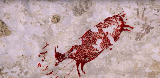 exibart.artworld: il giro del mondo dell’arte in sei notizie Le pitture rupestri scoperte da poco in Indonesia, hanno 44mila anni e sono le più antiche al mondo (courtesy Sky News)