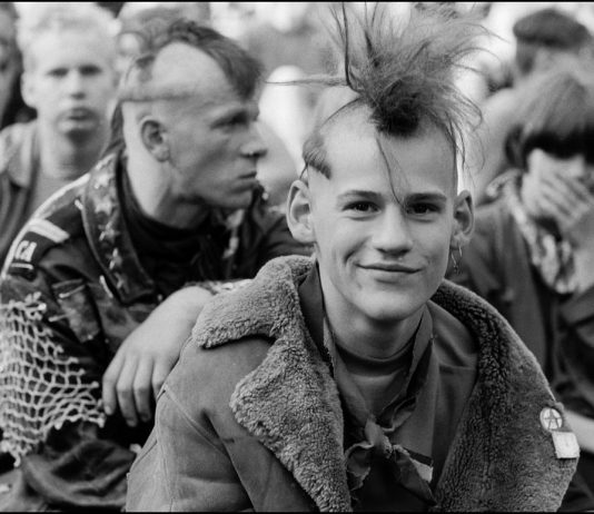 La grigia gioia della DDR nella fotografie di Harald Hauswald a Berlino