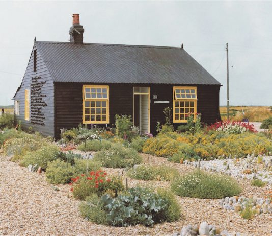 Il giardino di Derek Jarman Il giardino di Derek Jarman. Prospect Cottage. © 1995 Howard Sooley