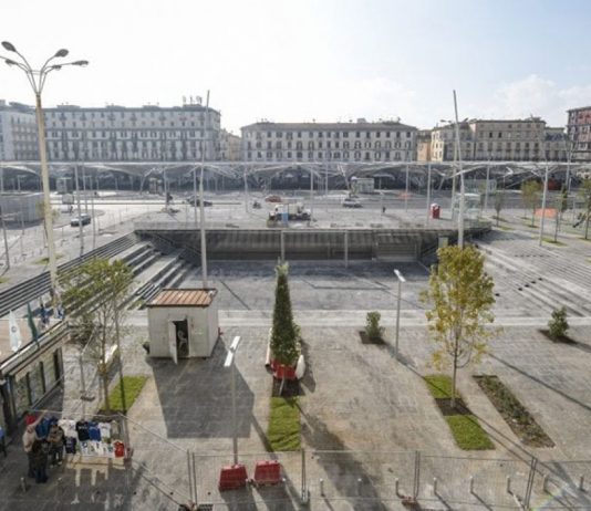 A Napoli, la nuova piazza Garibaldi di Perrault è bella. Finché dura