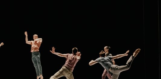 Imprevedibile, evanescente, accogliente: tre coreografie per Aterballetto aterballetto