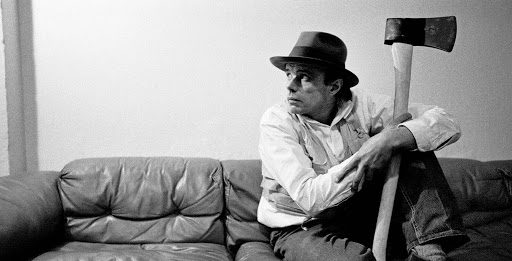Joseph Beuys 2021: la Germania si prepara a festeggiare i 100 anni dell’artista sciamano