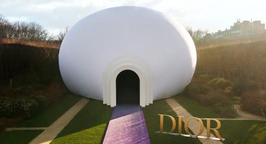 Nella Parigi dell’Haute Couture Trevor Paglen, Judy Chicago e l’ultima sfilata di Gaultier Parigi Haute Couture