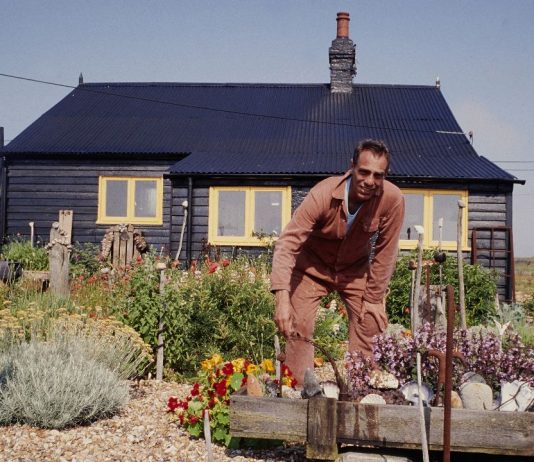 Il Prospect Cottage di Derek Jarman a rischio: parte la raccolta fondi