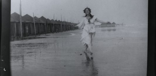 Trasgressiva Isadora Duncan al Mart, aspettando Jérôme Bel Isadora Duncan sulla spiaggia a Venezia, 1903 o 1905