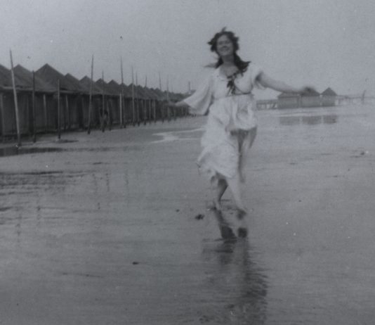 Trasgressiva Isadora Duncan al Mart, aspettando Jérôme Bel Isadora Duncan sulla spiaggia a Venezia, 1903 o 1905