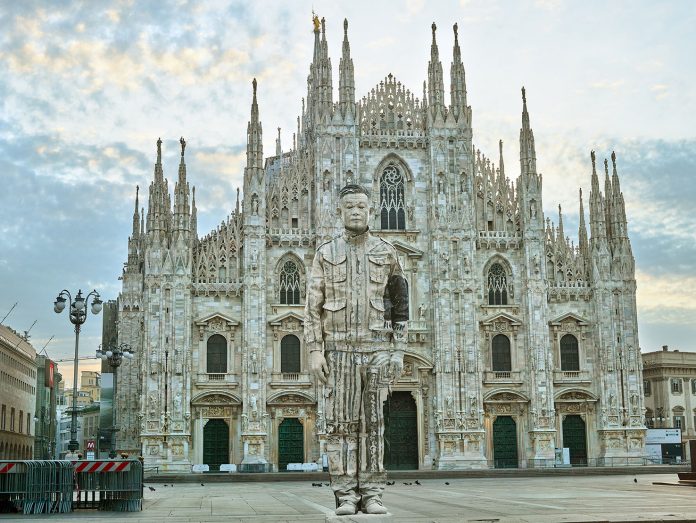 Liu Bolin, Duomo, Milano, 2019, stampa a getto d'inchiostro, 112,5 x 150 cm., ed. /6, courtesy Boxart Galleria d'Arte, Verona