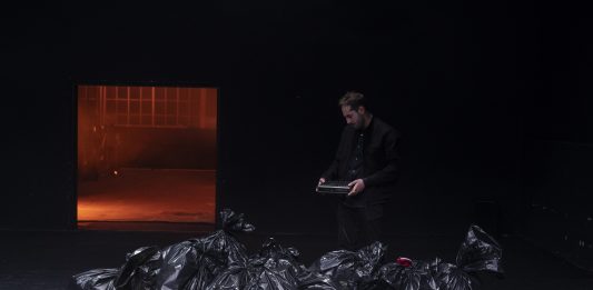 Chi ha ucciso mio padre di Deflorian/Tagliarini Chi ha ucciso mio padre Deflorian Tagliarini