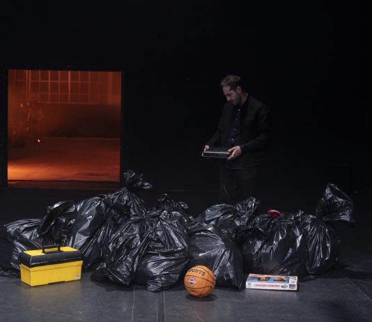 Chi ha ucciso mio padre di Deflorian/Tagliarini Chi ha ucciso mio padre Deflorian Tagliarini