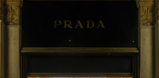 Milano Fashion Week: Prada in fiore, con le fotografie di Thomas Demand