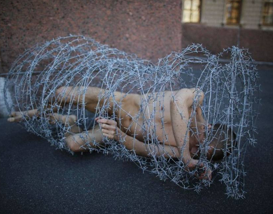 Pyotr Pavlensky, l’inizio di un nuovo WikiLeaks per la politica francese?