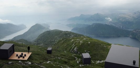Birdbox è il nuovo rifugio di design sui fiordi in Norvegia