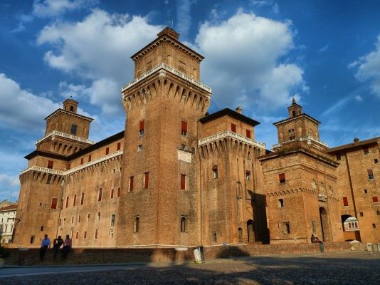Da Ferrara a Rovereto: l’implacabile ricerca di incarichi di Vittorio Sgarbi Sgarbi Ferrara