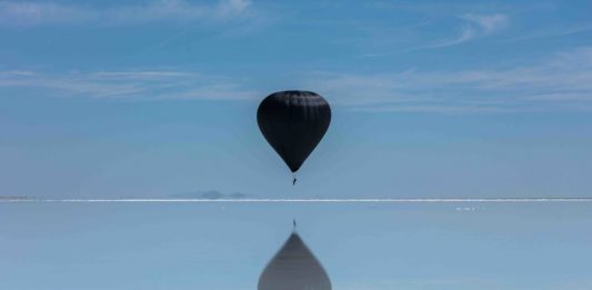 Tomás Saraceno batte sei Guinness dei primati con la sua mongolfiera La mongolfiera da record di Saraceno